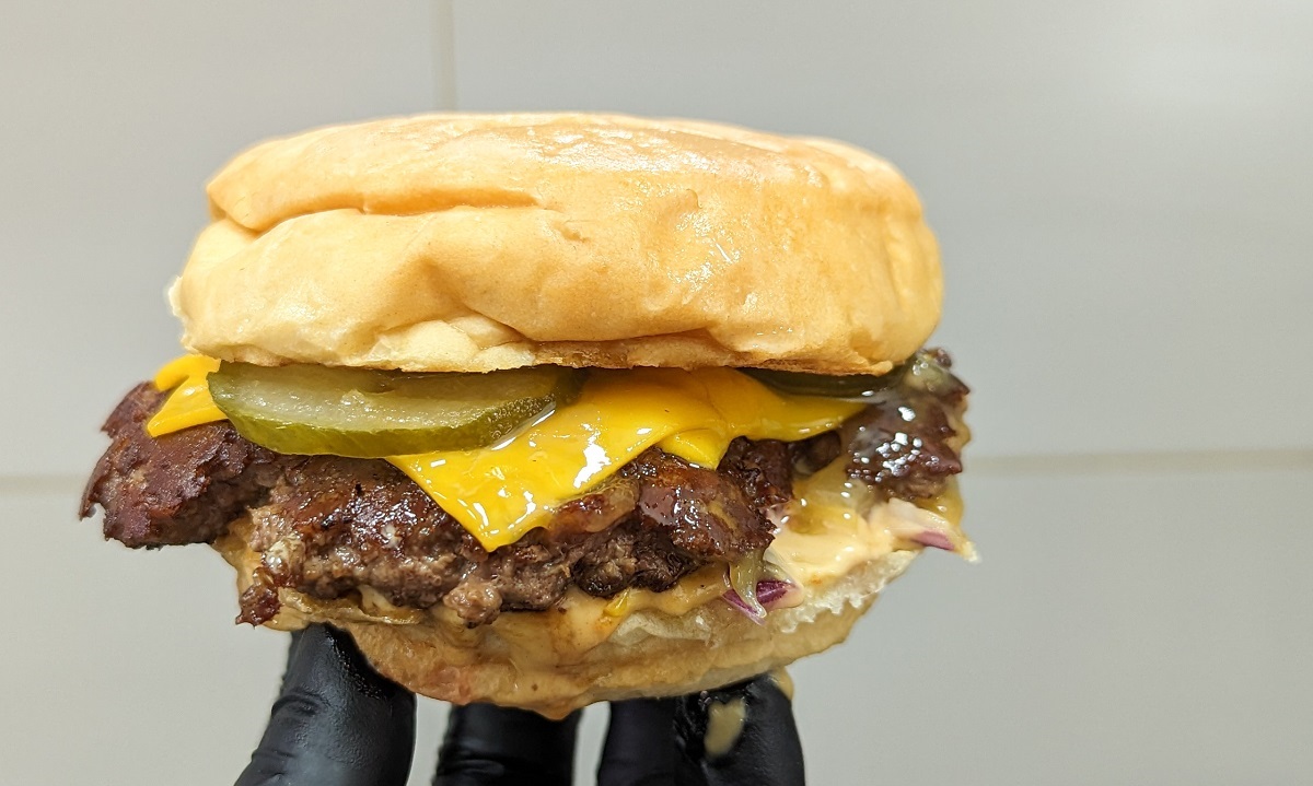 Ghee Cheese Burger, así se llama la hamburguesa con la participarán de la competencia. Foto: Gentileza. 