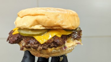 Ghee Cheese Burger, así se llama la hamburguesa con la participarán de la competencia. Foto: Gentileza. 