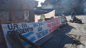 La protesta policial sigue instalada en el Centro Cívico de Bariloche