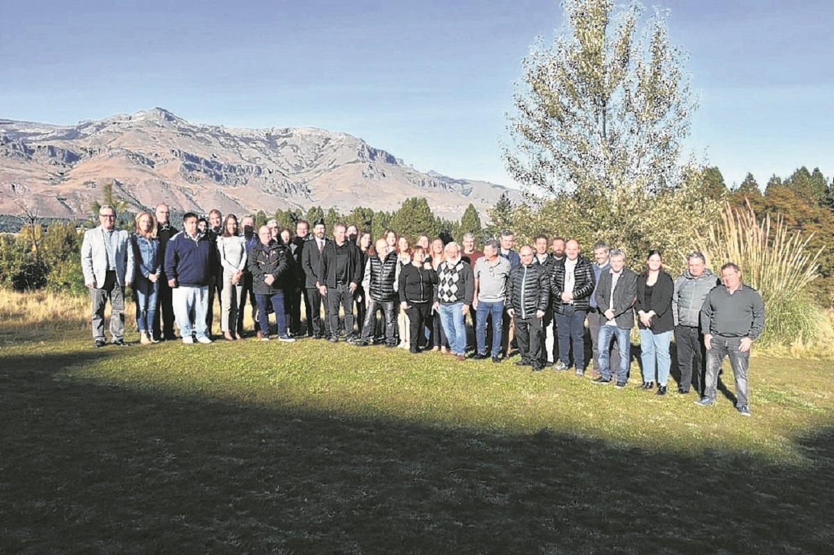 Los dueños de hoteles se reunieron en San Martín de los Andes. (gentileza FM De la Montaña)