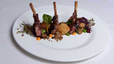 La sofisticada cocina de Roberto Montiel, en Casa Blanca, Centenario