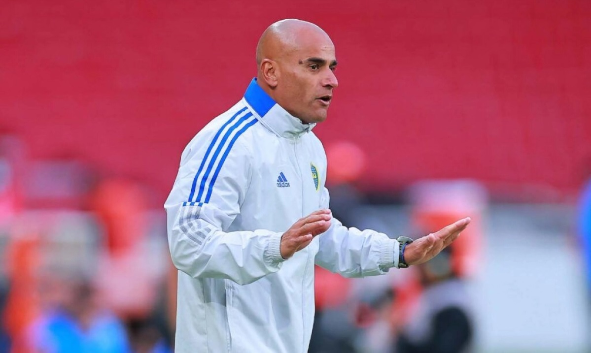 Jorge Martinez fue desplazado de su cargo como entrenador del fútbol femenino de Boca.