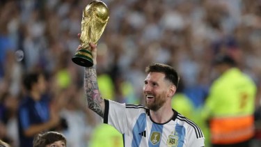 Lionel Messi analiza cuáles serán sus pasos futbolísticos, mientras es noticia en redes sociales.-