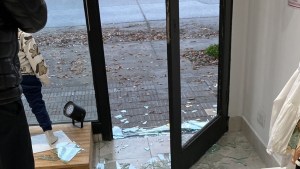 Abrió sus puertas hace un mes y arrasaron con toda la mercadería de su negocio, en Roca