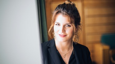 Para el editor de la revista, Schiappa es la política "más compatible con 'Playboy'", porque está comprometida con los derechos de las mujeres. Photo: Antoine Tardy/UN Women.