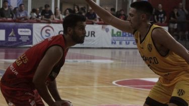 Almendra metió 30 puntos y fue el goleador del Rojo. (Foto: Oscar Livera)