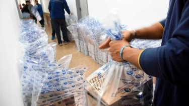 La sede de Correo Argentino de Neuquén fue el punto de partida para las urnas de Río Negro. (Foto Matías Subat).-