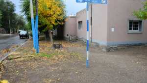 Hace más de seis meses una vecina del barrio J.J. Gómez sufre pérdidas de agua potable