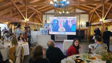 Los lotes de novillos fueron filmados y mostrados en pantalla cuando se realizó la subasta de Gastón Paz. (Fotos Leo Casanova Sociedad Rural del Neuquén)