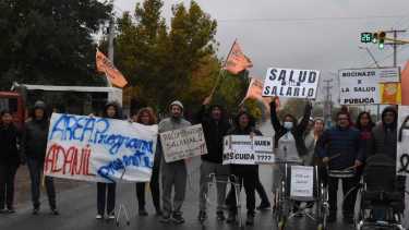 Los trabajadores de la salud llevaron el reclamo a las calles de Roca. Foto: Juan Thomes