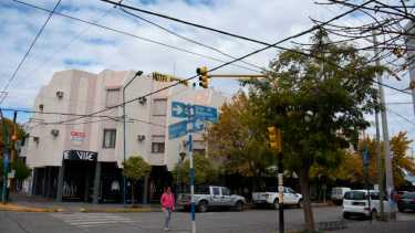 Un hotel de Roca que cerró hace dos años volvió a la actividad pero sólo por unos meses