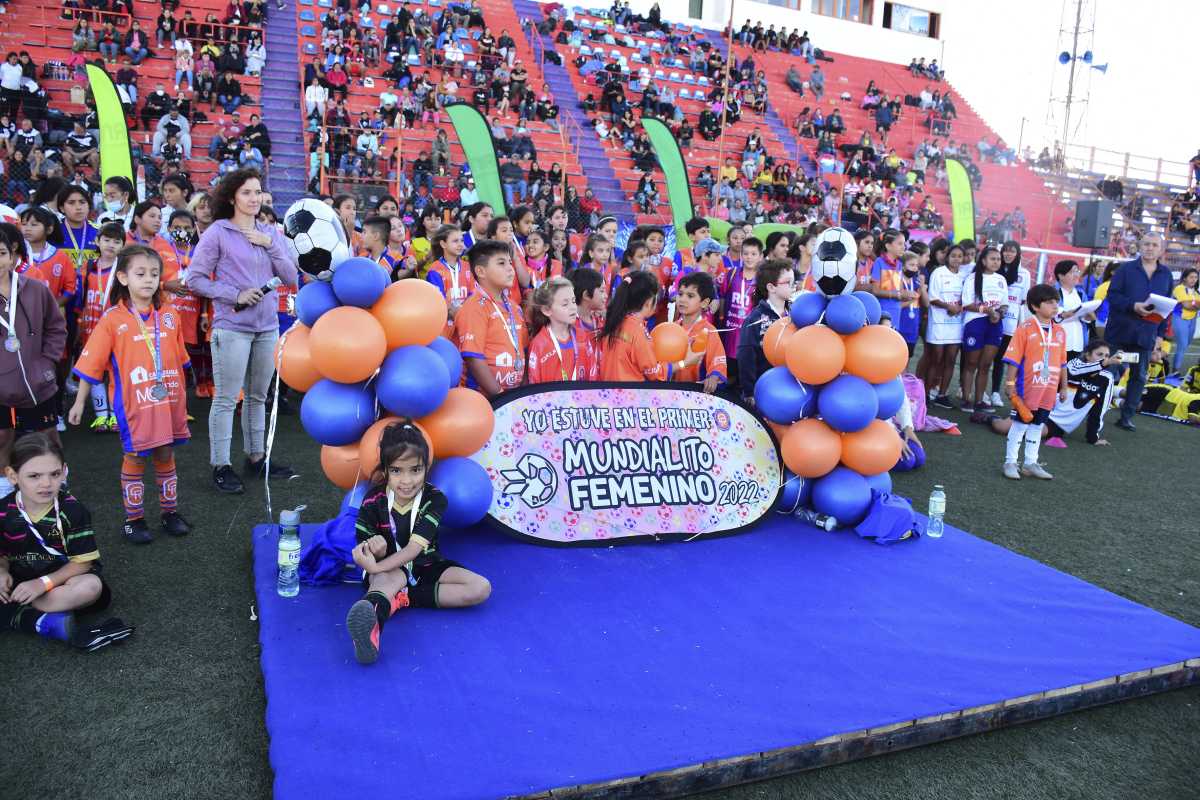 Desde hoy y hasta el domingo se jugará el Mundialito Femenino en Roca. Foto: Andrés Maripe