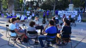 Docentes realizaron clases públicas en Roca: «El reclamo no es solo salarial»
