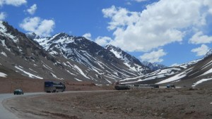 Un turista chileno se descompensó y murió en una ruta de Mendoza
