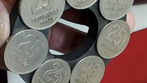 Coleccionistas pagan más de $10.000 por un error en monedas de 25 centavos