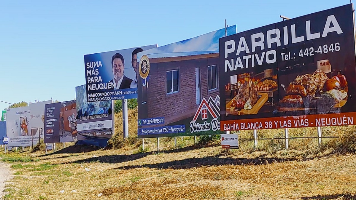 La cartelería publicitaria de Cipolletti crece sobre la Ruta 22 y no ...