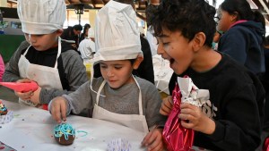 La Fiesta Nacional del Chocolate en Bariloche arrancó con las sonrisas de los más chicos