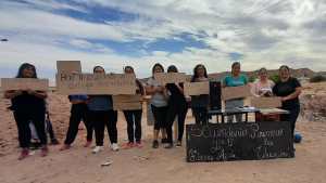 En Neuquén, vecinas de Cuenca XVI resistirán la instalación de una cancha de hóckey en el lugar destinado a una secundaria