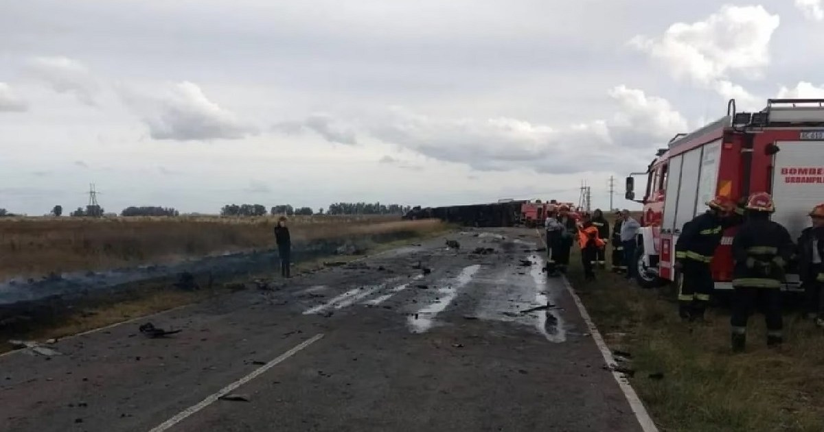 Médico de La Plata murió en su auto incendiado, tras chocar con un camión thumbnail