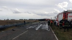 Médico de La Plata murió en su auto incendiado, tras chocar con un camión