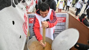 Cómo siguen los conflictos sindicales en Río Negro: paro de Asspur y Unter con marchas, asambleas y ollas populares