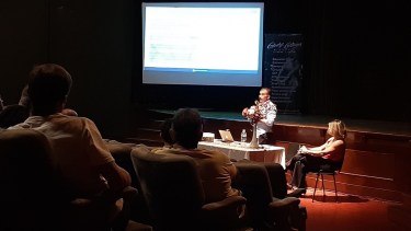 La charla se realizó en el Centro Municipal de Cultura de Viedma. 