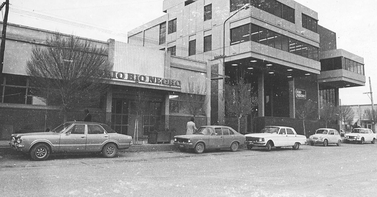 De la calle Tucumán a la 9 de Julio vuelta a la manzana del diario Río