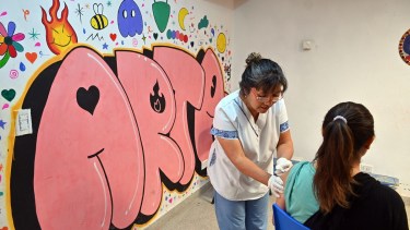 Personal de vacunación del hospital Zatti de Viedma forma parte de las actividades. Foto: Marcelo Ochoa.