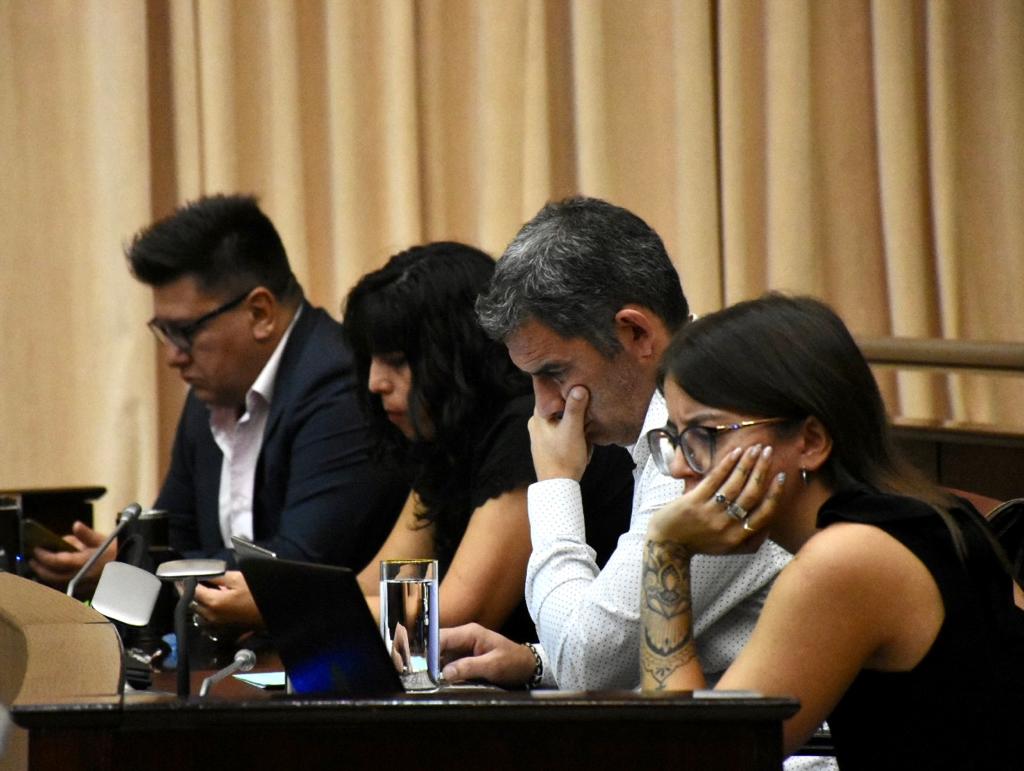 Quienes expusieron fueron el abogado Federico Egea y la secretaria general adjunta, Micaela Guzmán Doblas. Foto Matías Subat.