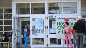 Qué dijo la directora del hospital de Cipolletti tras el paro que realiza el servicio de cocina