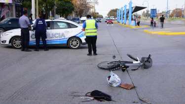 La mujer fue trasladada al hospital donde está en estado crítico. Foto: Andres Maripe.
