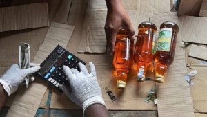 Mueren 27 personas por consumir alcohol adulterado en la India