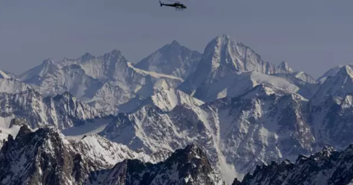 Murieron cuatro alpinistas por una avalancha de 500 metros en los Alpes franceses thumbnail