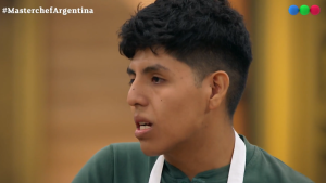 La emoción de Antonio López en MasterChef por el saludo sorpresa de su mamá y su abuela