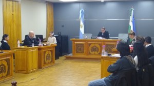 Aplican distintos criterios para docentes acusados por la muerte de una alumna en Bariloche