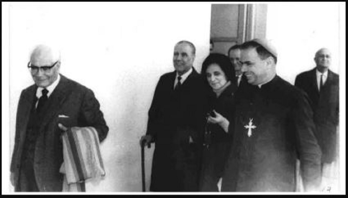 El escritor fue recibido por el gobernador Felipe Sapag y el Obispo Jaime de Nevares. (FOTOS: Gentileza museo Paraje Confluencia)