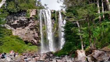 Semana Santa en la cordillera: dos cascadas para descubrir en la frontera con Chile