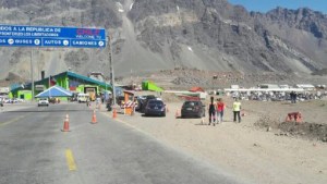 Nuevos choques en la frontera entre Perú y Chile dejan un venezolano herido