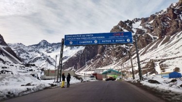 Los dos colombianos fueron descubiertos en un paso fronterizo de Mendoza. 