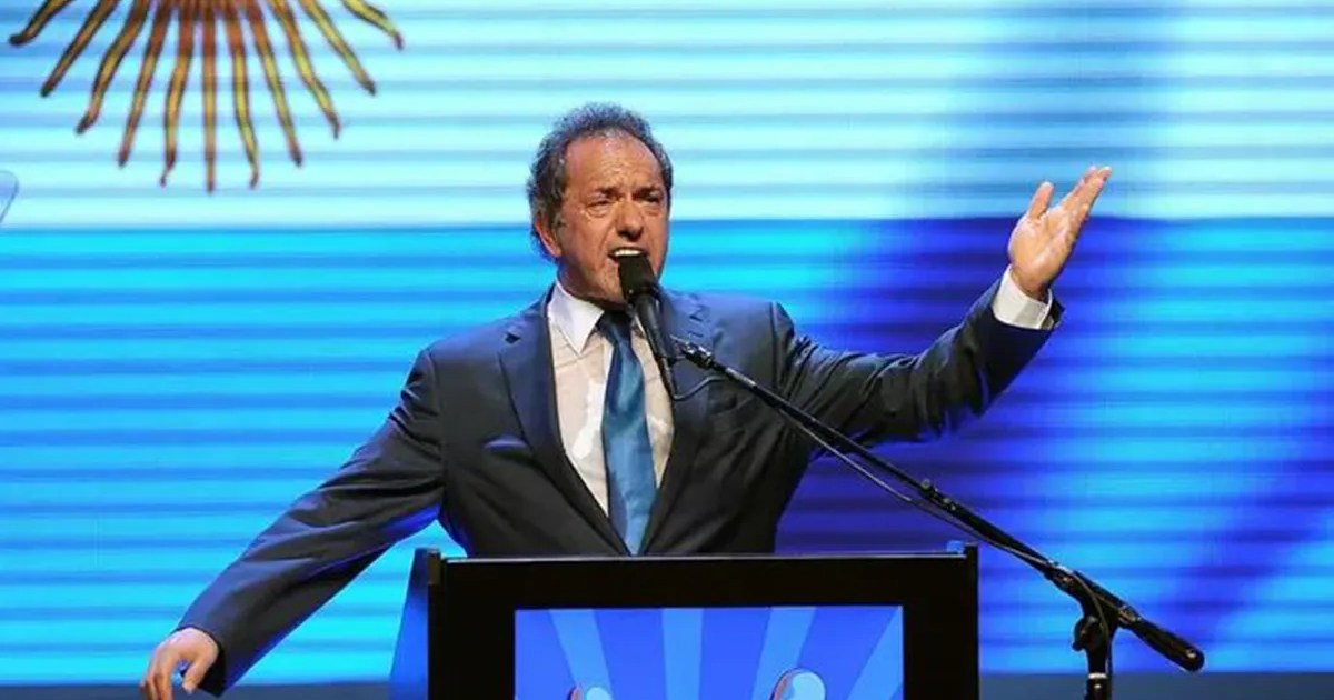 Quién es Daniel Scioli, el precandidato de Alberto Fernández a la presidencia que forzó las PASO thumbnail
