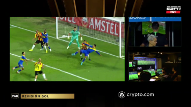 El árbitro anuló el gol de Deportivo Pereira mediante el VAR.