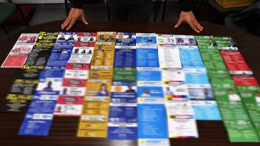 Once propuestas para la Provincia, con sus combinaciones de tramos, candidatos y colores. Foto: Mauricio Martín.