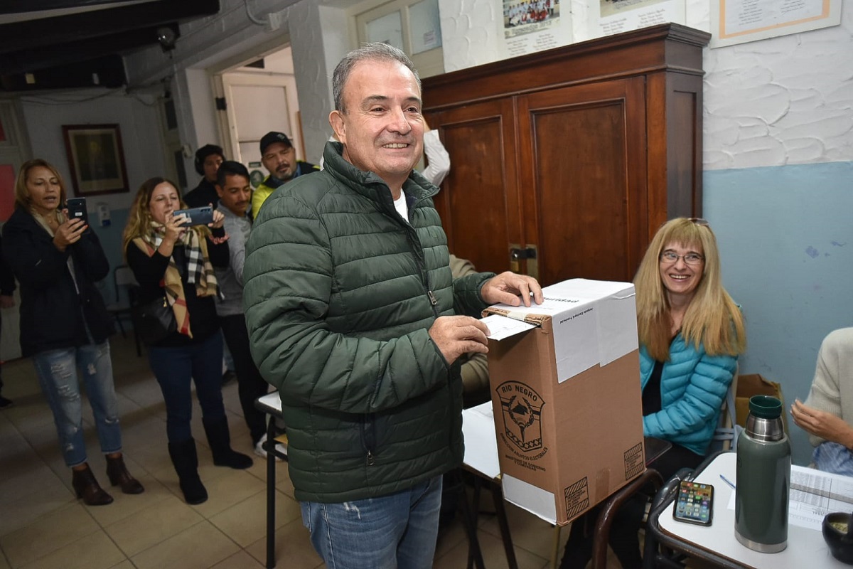 El domingo Pedro Pesatti votó en la escuela Primaria N° 1. Foto: Mauricio Martín.