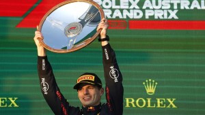 Verstappen ganó una prueba caótica de la Fórmula 1 en Australia