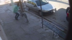 Fue a trabajar y le robaron su bicicleta en menos de un minuto, en Cipolletti