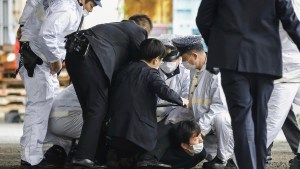 Lanzaron un artefacto explosivo contra el primer ministro de Japón