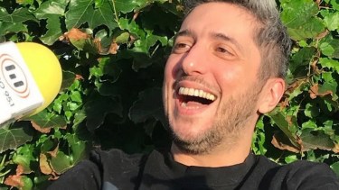 Está previsto que Jey Mammon brinde una entrevista más antes de partir.