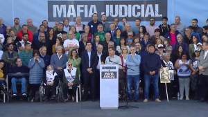 El kirchnerismo se manifestó frente a Tribunales contra la «proscripción» de Cristina