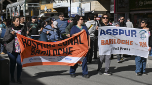 Personal de Salud y policías reclamaron “salarios dignos” en Bariloche