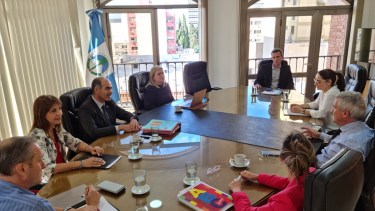 La Mesa del Fuero Penal, en su reunión constitutiva. En la cabecera, Elosu Larumbe y a su derecha Soledad Gennari. (Gentileza)